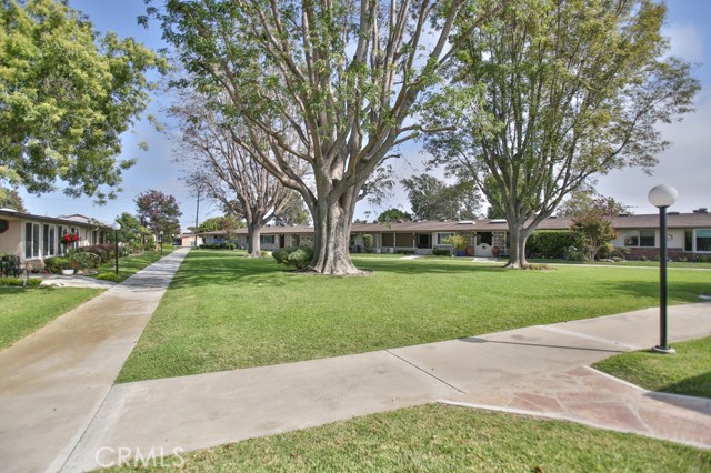 Detail Gallery Image 4 of 30 For 13100 Shawnee Ln 280a,  Seal Beach,  CA 90740 - 2 Beds | 2 Baths