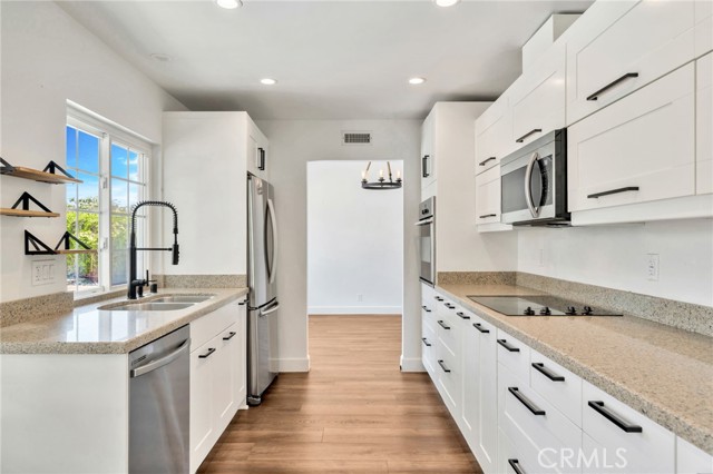 25735 Williamsburg Court, Lake Forest CA: https://media.crmls.org/medias/34eacde1-7c8e-4833-9697-f4e4229d8e74.jpg