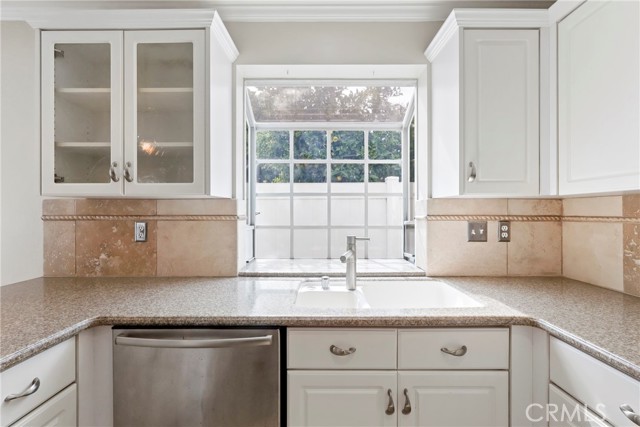 Detail Gallery Image 8 of 34 For 3327 California Ave, Signal Hill,  CA 90755 - 3 Beds | 2/1 Baths