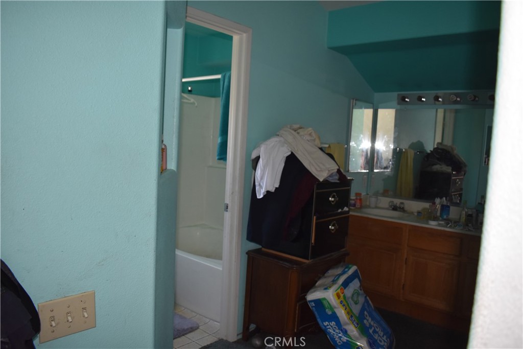 https://media.crmls.org/medias/34ed35af-ff28-4f7a-bc21-559366edd1dc.jpg?preset=X-Large