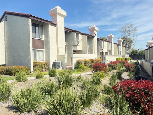 Detail Gallery Image 19 of 47 For 1496 Corte Hacienda, Upland,  CA 91786 - 2 Beds | 2/1 Baths