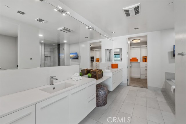 432 N Oakhurst Dr, Beverly Hills CA: https://media.crmls.org/medias/34ede913-38b8-4cad-8347-2c29918f7023.jpg