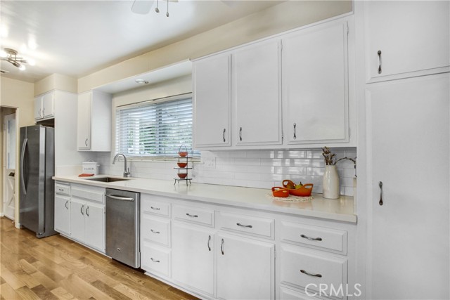 Detail Gallery Image 15 of 44 For 927 Alta Loma Dr, Corona,  CA 92882 - 4 Beds | 2 Baths