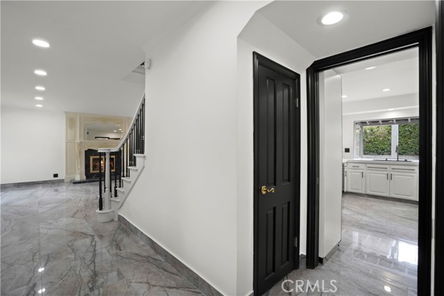 Detail Gallery Image 21 of 49 For 9853 Wish Ave, Northridge,  CA 91325 - 5 Beds | 2/1 Baths