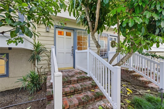 Detail Gallery Image 4 of 30 For 208 S Catalina Ave #C,  Redondo Beach,  CA 90277 - 3 Beds | 2/1 Baths