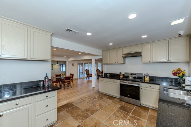 Detail Gallery Image 6 of 55 For 2309 E Sycamore St, Anaheim,  CA 92806 - 4 Beds | 2 Baths
