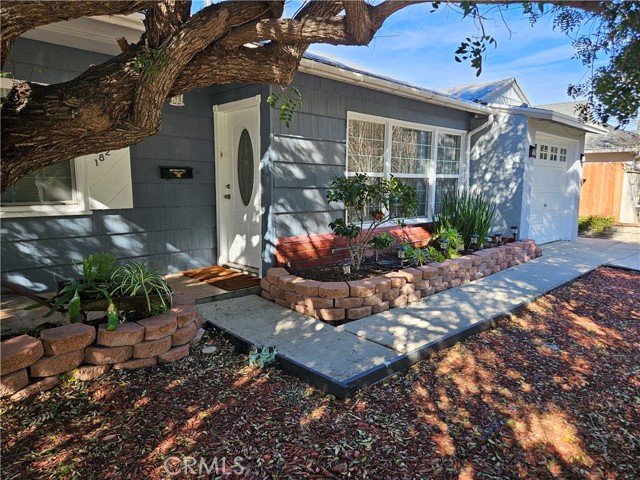 Detail Gallery Image 3 of 39 For 18237 Valley Vista Bld, Tarzana,  CA 91356 - 2 Beds | 1 Baths