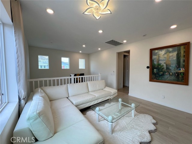 20910 Jennings Way, Newhall CA: https://media.crmls.org/medias/34f006f4-333c-43b4-956b-f0f379f55ee3.jpg