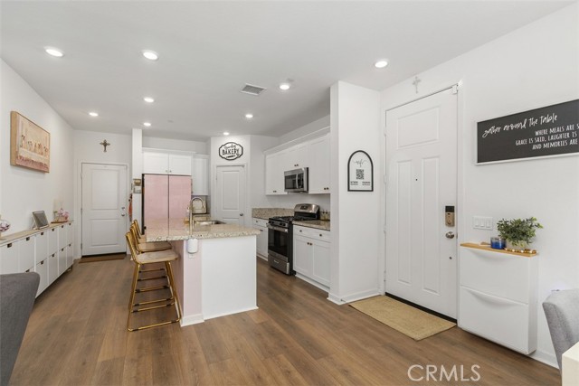 Detail Gallery Image 8 of 34 For 32600 Manhattan Ave, Winchester,  CA 92596 - 4 Beds | 3 Baths