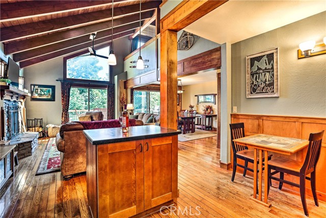 Detail Gallery Image 7 of 30 For 26637 Lake Forest Dr, Twin Peaks,  CA 92391 - 2 Beds | 2/1 Baths