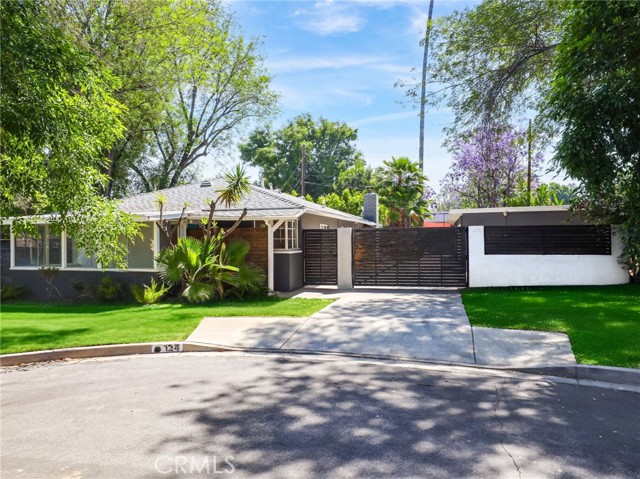 124 S Glengrove Avenue, San Dimas CA: https://media.crmls.org/medias/34f0d742-7d5b-49c2-b501-6ab278f656b9.jpg