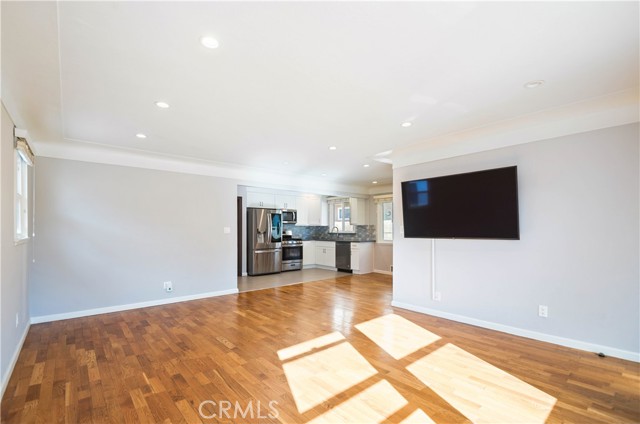 Detail Gallery Image 3 of 26 For 721 E Elmwood, Burbank,  CA 91501 - 3 Beds | 2 Baths