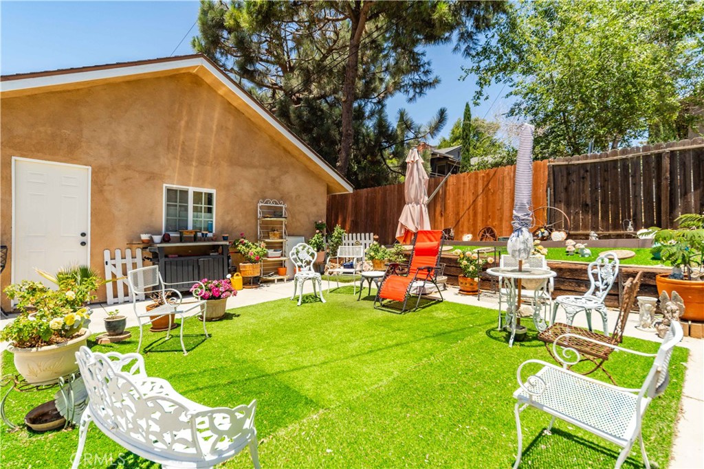 https://media.crmls.org/medias/34f12d9e-b25f-4686-af25-a5092c8c56eb.jpg?preset=X-Large