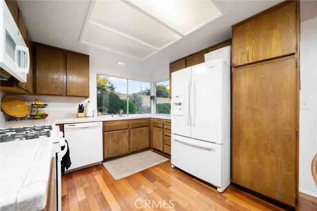 Image 15 of 39 For 5022 Burnaby