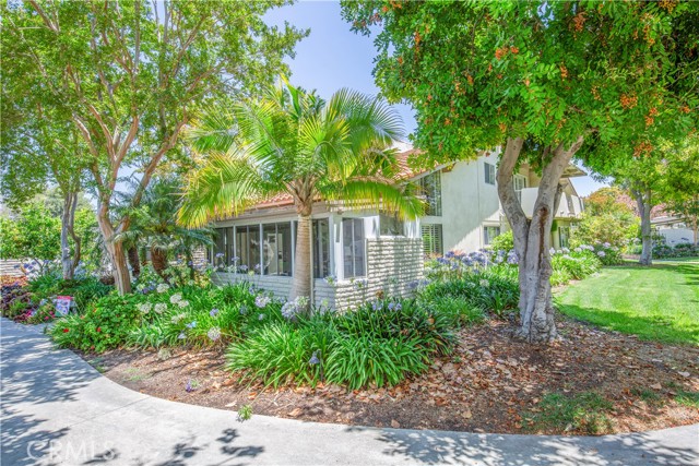 2164 Via Mariposa E, Laguna Woods CA: https://media.crmls.org/medias/34f1cc34-9396-4f95-bade-f1ff350e9c8f.jpg