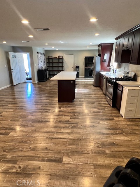 Detail Gallery Image 4 of 20 For 866 N Eucalyptus, Rialto,  CA 92376 - 3 Beds | 2 Baths