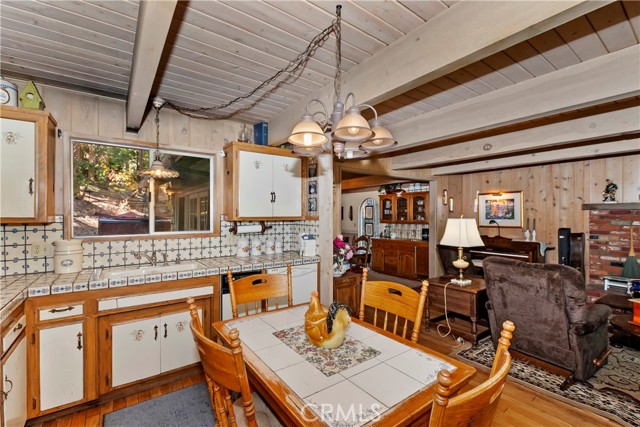 Detail Gallery Image 11 of 34 For 27348 Alpen Dr, Lake Arrowhead,  CA 92352 - 4 Beds | 2 Baths