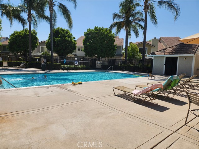 Detail Gallery Image 6 of 7 For 2720 E Walnut Ave #1,  Orange,  CA 92867 - 3 Beds | 2 Baths