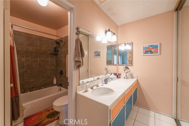 9739 Reseda Boulevard, Northridge CA: https://media.crmls.org/medias/34f52c94-c2d4-48cb-9998-c716156fa13b.jpg
