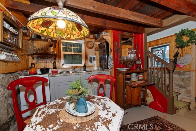 Detail Gallery Image 6 of 33 For 23270 Brookside, Crestline,  CA 92325 - 1 Beds | 1 Baths