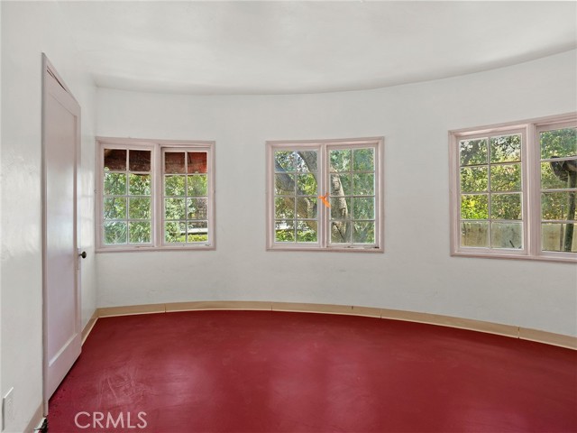 8618 La Tuna Canyon Road, Sun Valley CA: https://media.crmls.org/medias/34f69733-2865-4871-a0ca-30fb66fcbb3a.jpg