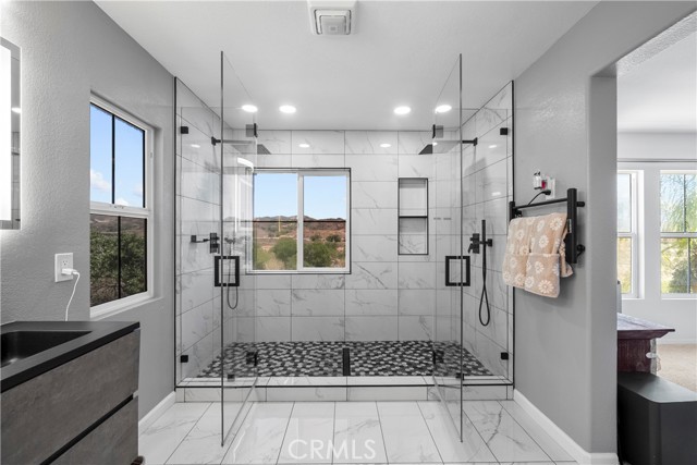 Detail Gallery Image 14 of 70 For 29248 Dakota Dr, Valencia,  CA 91354 - 4 Beds | 3 Baths