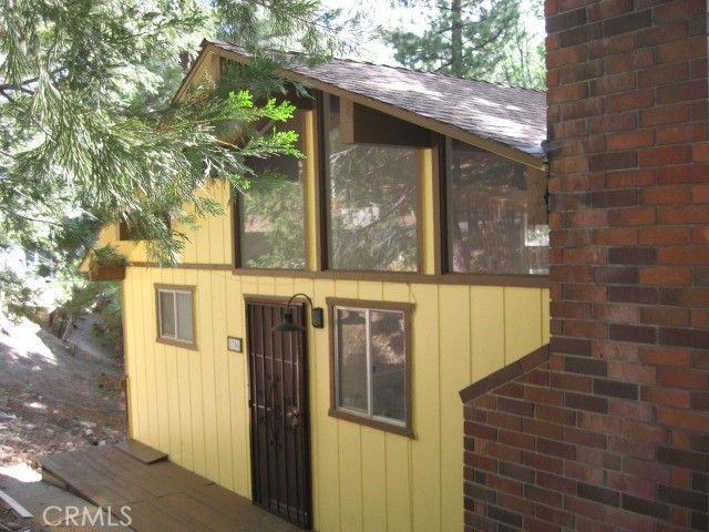 Detail Gallery Image 1 of 19 For 2756 Circle Dr, Running Springs,  CA 92382 - 2 Beds | 1/1 Baths