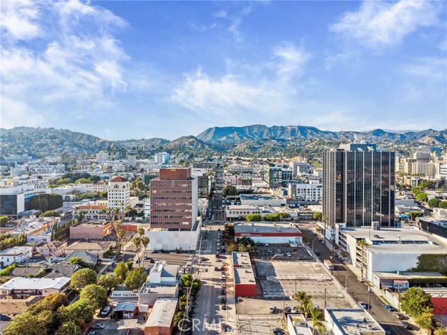 6521 Homewood Avenue, Los Angeles CA: https://media.crmls.org/medias/34fadff8-55ce-4d0b-a547-84d7a69f5443.jpg