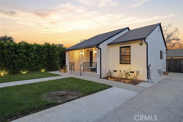 Detail Gallery Image 5 of 64 For 4926 Greenbush Ave, Sherman Oaks,  CA 91423 - 4 Beds | 3 Baths