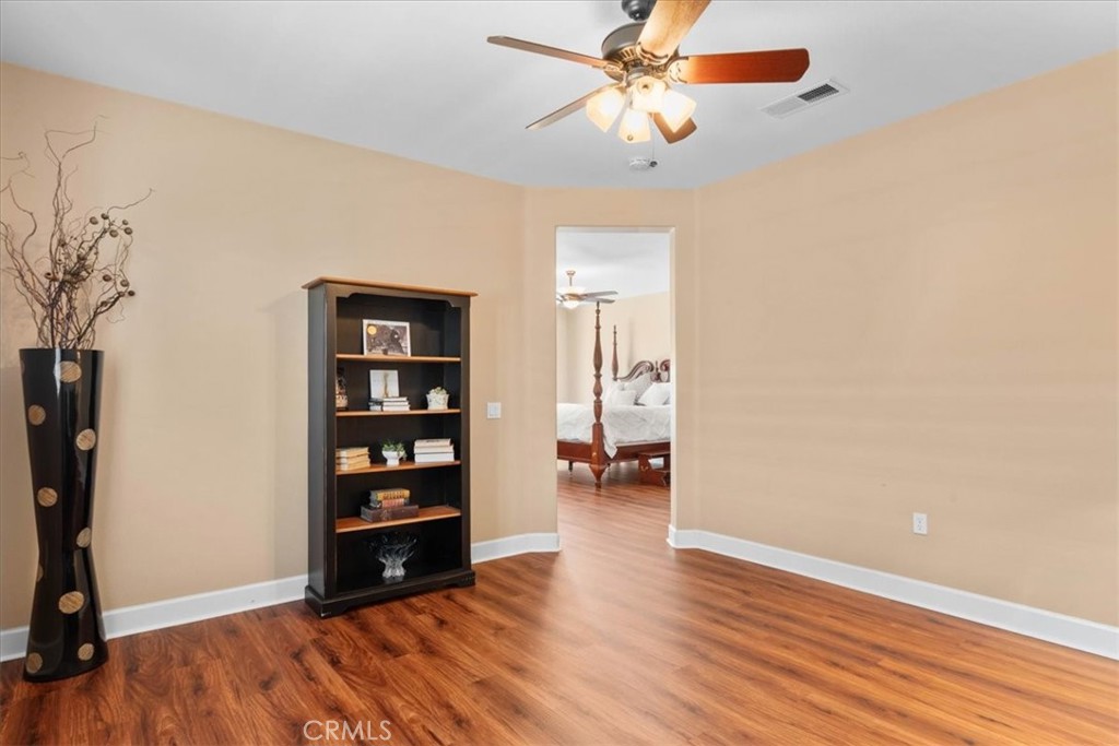 https://media.crmls.org/medias/34fae5fa-e7b8-478e-804b-2db252a27ffd.jpg?preset=X-Large