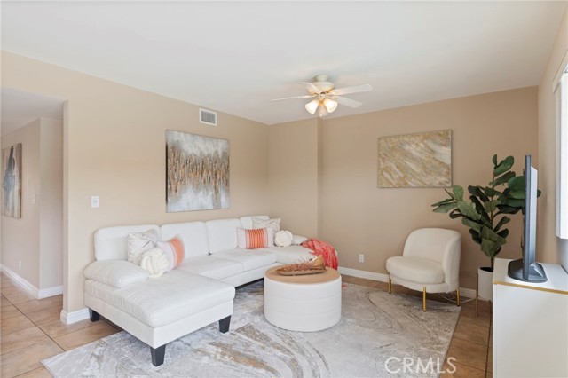 3340 Hillrose Dr, Rossmoor CA: https://media.crmls.org/medias/34faf6f7-c6fd-4f39-8433-056aa5b70bf9.jpg
