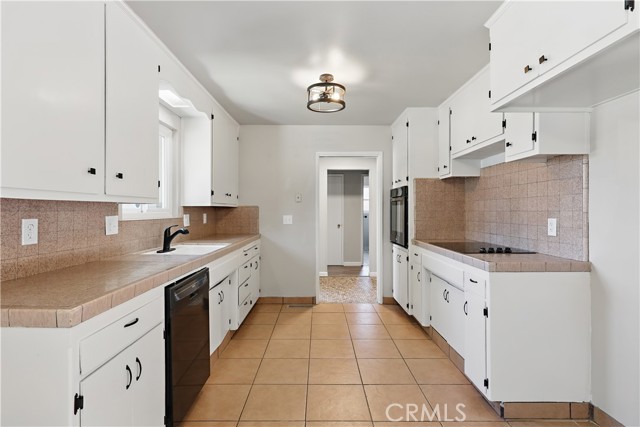 Detail Gallery Image 5 of 38 For 320 Bowen Ave, Modesto,  CA 95350 - 3 Beds | 2 Baths