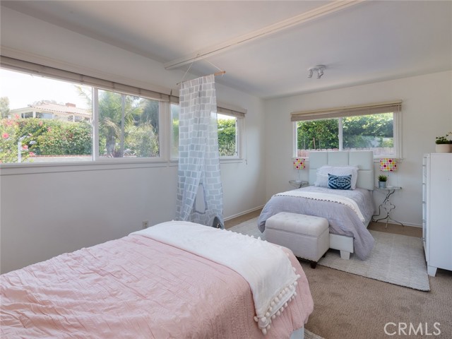 1013 Via Nogales, Palos Verdes Estates, California 90274, 2 Bedrooms Bedrooms, ,2 BathroomsBathrooms,Residential,Sold,Via Nogales,PV21160939