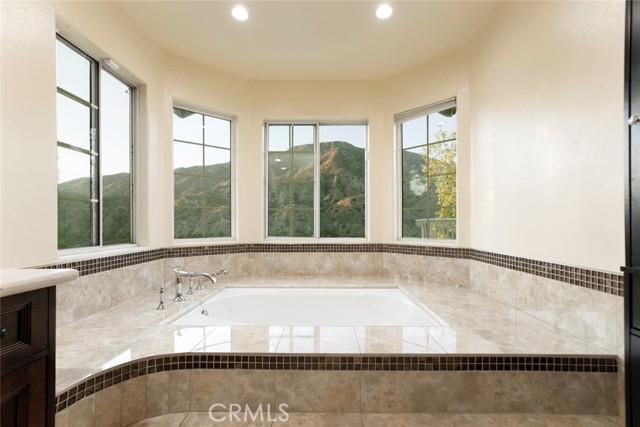 11417 Mount Gleason Avenue, Tujunga CA: https://media.crmls.org/medias/34fd5370-7f32-4664-9119-b5d024fac909.jpg
