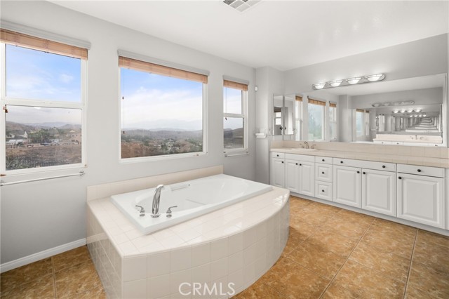 16219 Skyridge Drive, Riverside CA: https://media.crmls.org/medias/34fe2a0d-3f5a-461f-9f4b-00e806f0b752.jpg