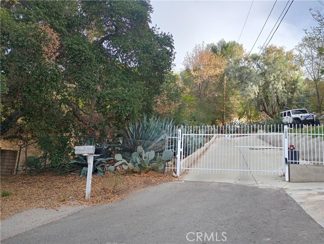 Detail Gallery Image 4 of 6 For 7916 Glenties, Sunland,  CA 91040 - – Beds | – Baths