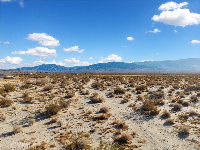 Detail Gallery Image 7 of 7 For 719 Sage Rd, Lucerne Valley,  CA 92356 - – Beds | – Baths