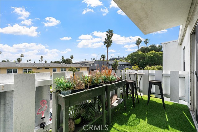 Detail Gallery Image 3 of 41 For 4065 Ursula #6,  Los Angeles,  CA 90008 - 2 Beds | 1 Baths