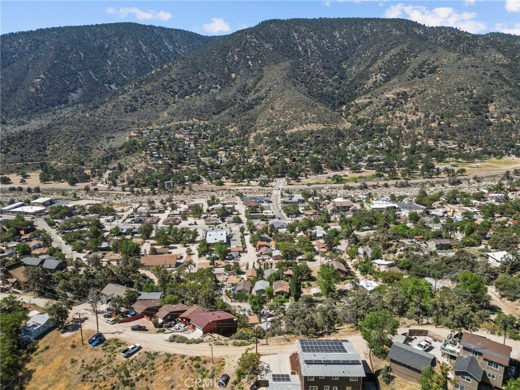https://media.crmls.org/medias/34ff5e70-dd58-4c07-a0fa-746ed6575b30.jpg?preset=X-Large