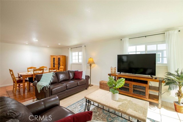 Detail Gallery Image 6 of 62 For 7310 Balboa Bld #F,  Van Nuys,  CA 91406 - 2 Beds | 3 Baths