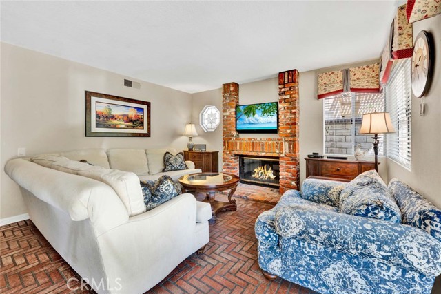 Detail Gallery Image 16 of 46 For 8102 E Sprucewood Ave, Orange,  CA 92869 - 4 Beds | 3 Baths