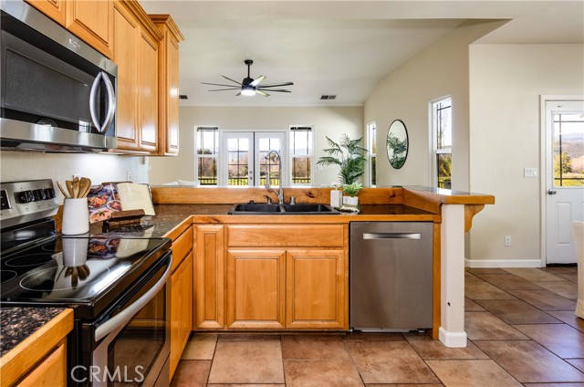 Detail Gallery Image 13 of 47 For 19857 Mountain, Hidden Valley Lake,  CA 95467 - 3 Beds | 3/1 Baths