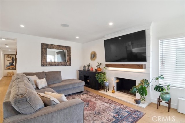 4836 W 134th Place, Hawthorne CA: https://media.crmls.org/medias/3501f89f-dba6-49e4-91b7-4b17b2e75faa.jpg