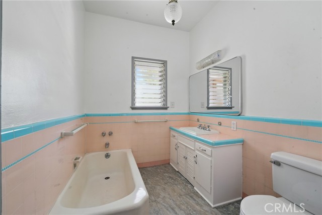 1327 S Burnside Avenue, Los Angeles CA: https://media.crmls.org/medias/3502465a-24a4-4b8a-b838-de0f3667a8be.jpg