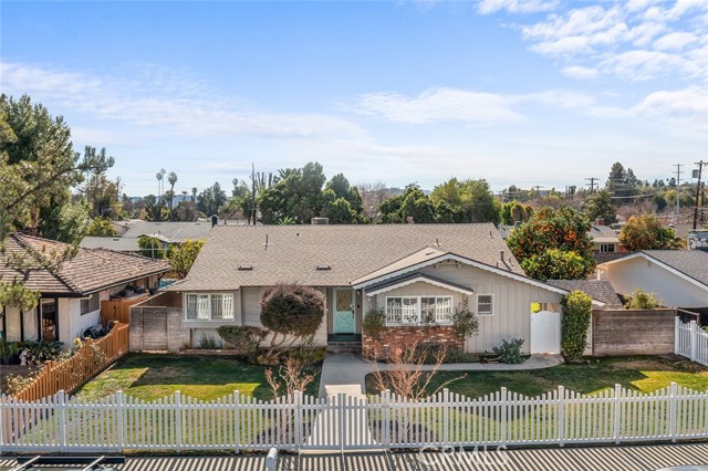 23642 Oxnard Street, Woodland Hills CA: https://media.crmls.org/medias/3502ef7e-1e5d-4cfc-892f-0229de86b9aa.jpg