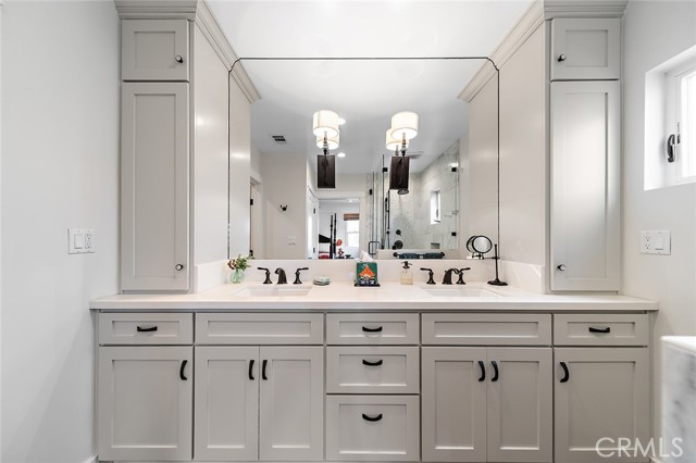 69 Santa Ana Avenue, Long Beach CA: https://media.crmls.org/medias/35032d13-c776-43f5-b173-f63e785ec356.jpg