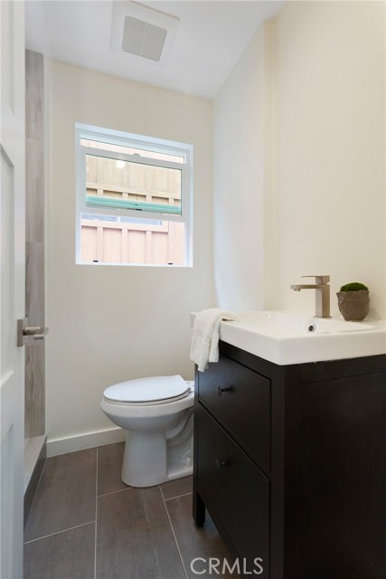 Detail Gallery Image 8 of 9 For 608 1/2 Acacia Ave, Corona Del Mar,  CA 92625 - 2 Beds | 1 Baths