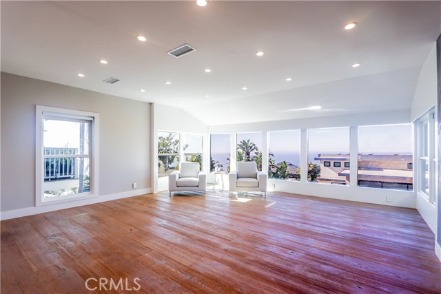 Detail Gallery Image 11 of 23 For 1020 Baja St, Laguna Beach,  CA 92651 - 4 Beds | 4/1 Baths