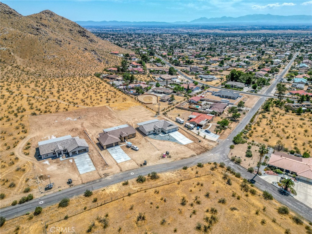 https://media.crmls.org/medias/350414e8-a2eb-4ffc-8197-41d888d634e4.jpg?preset=X-Large