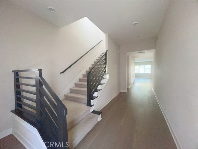 99 Swift, Irvine CA: https://media.crmls.org/medias/3504d9fa-3161-422a-85a5-cc4a810846b7.jpg